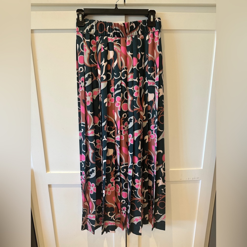 Tuckernuck size S floor length printed pleated maxi skirt